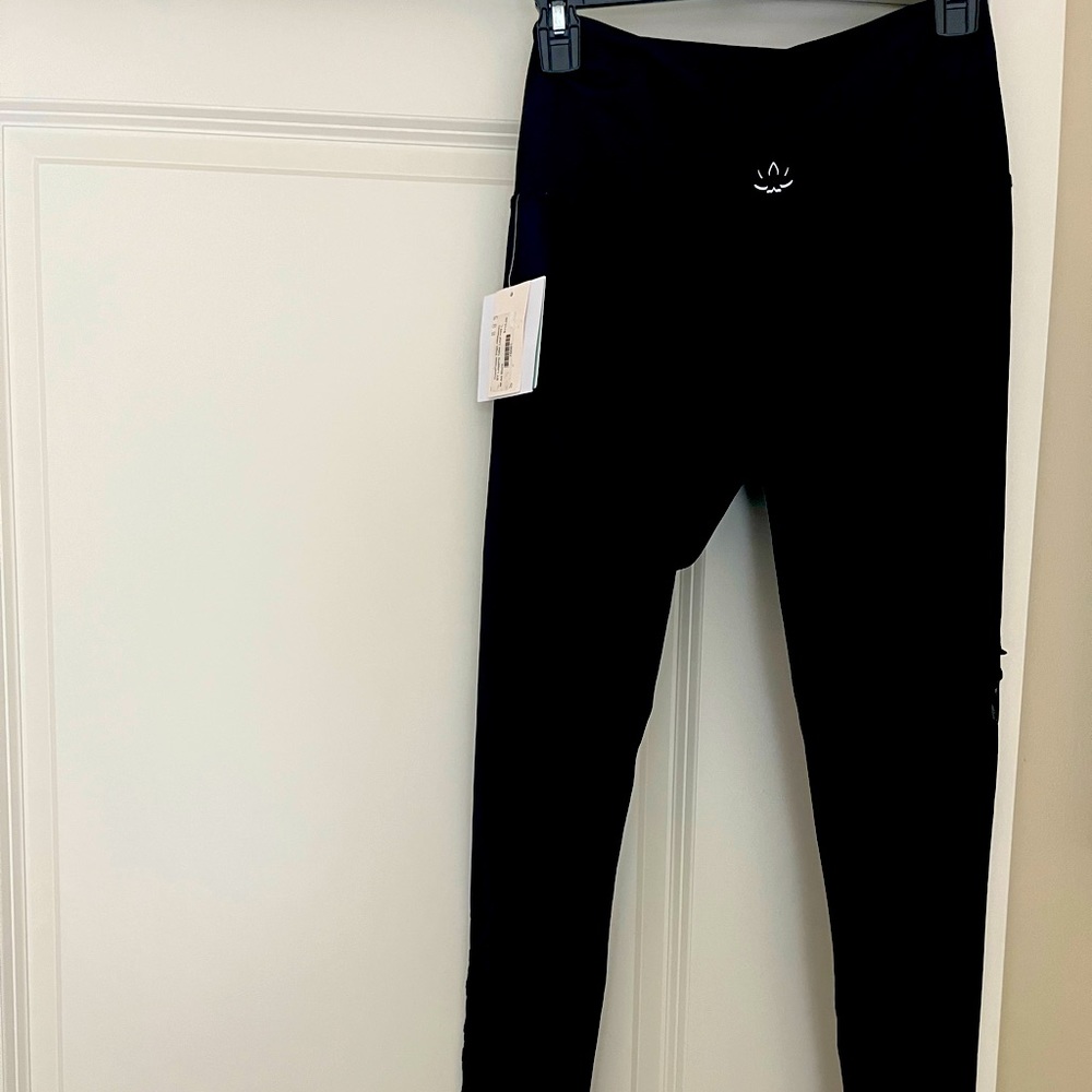 Beyond yoga black size medium leggings